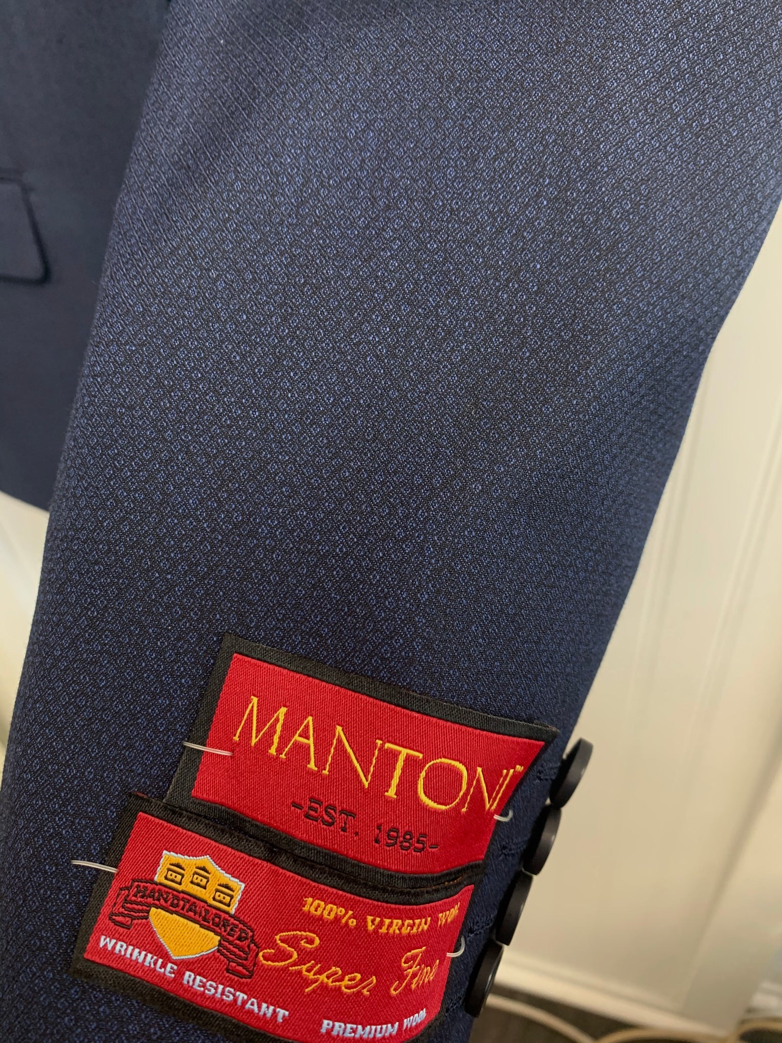 Mantoni Super 140 Wool Suit- 87140-2 (Navy w/ Blk Diamond Underlay)