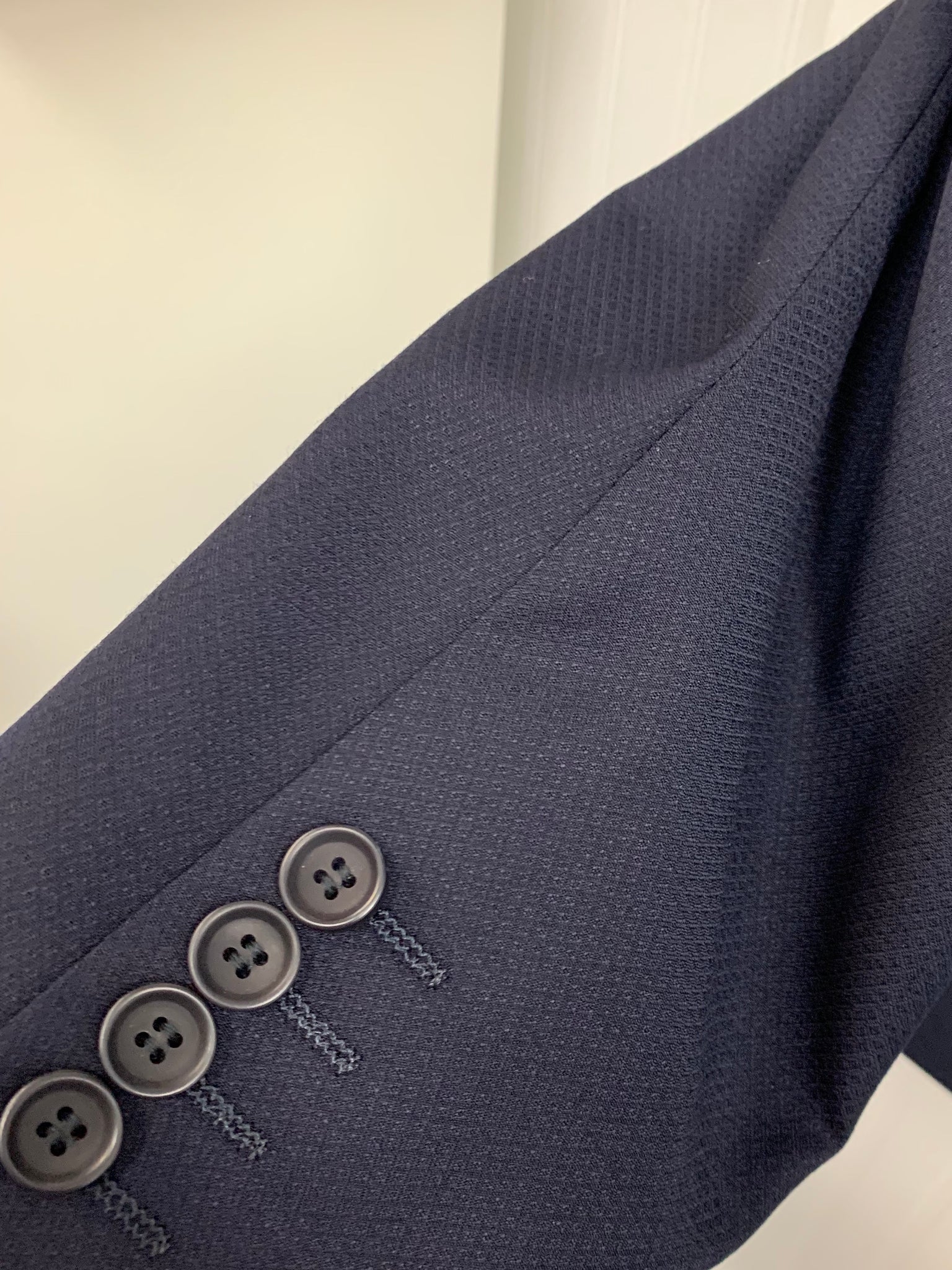 Mantoni Super 140 Wool Suit- 87140-3 (Navy Diamond Texture)